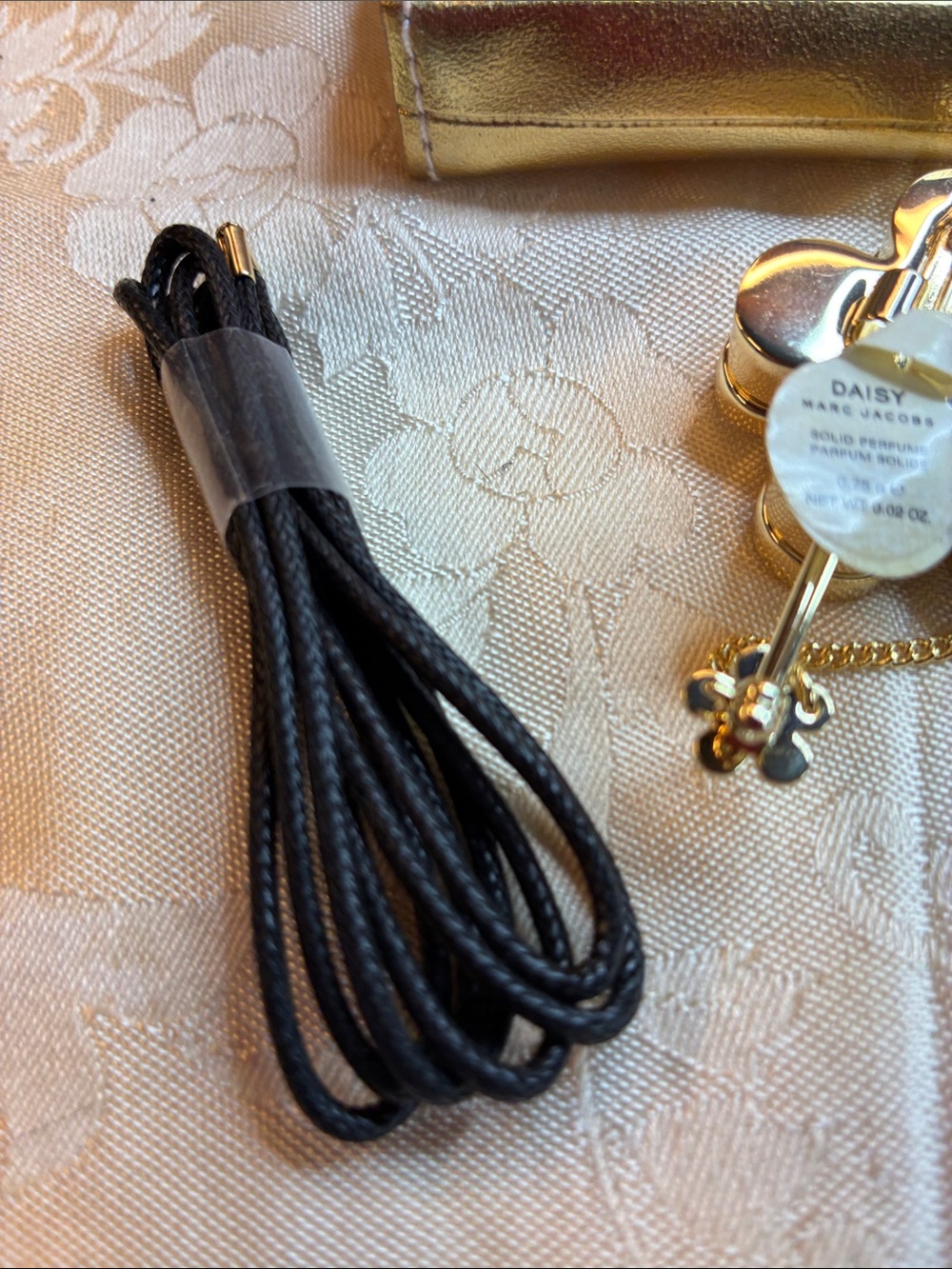 Marc Jacobs Gold Floral Key & Card Holder with solid perfume brooch - Picture 4 of 6